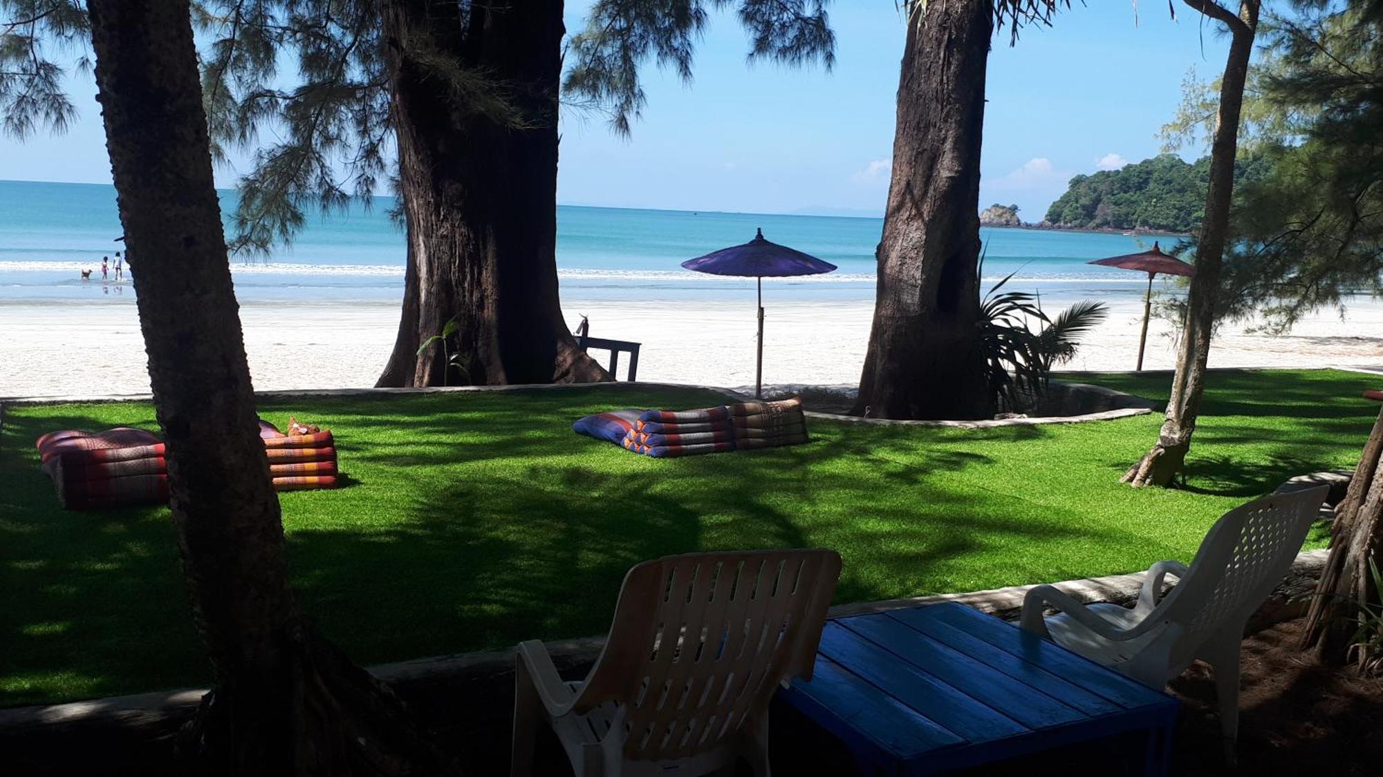 Phayam Friends Hotel Koh Phayam Exterior photo
