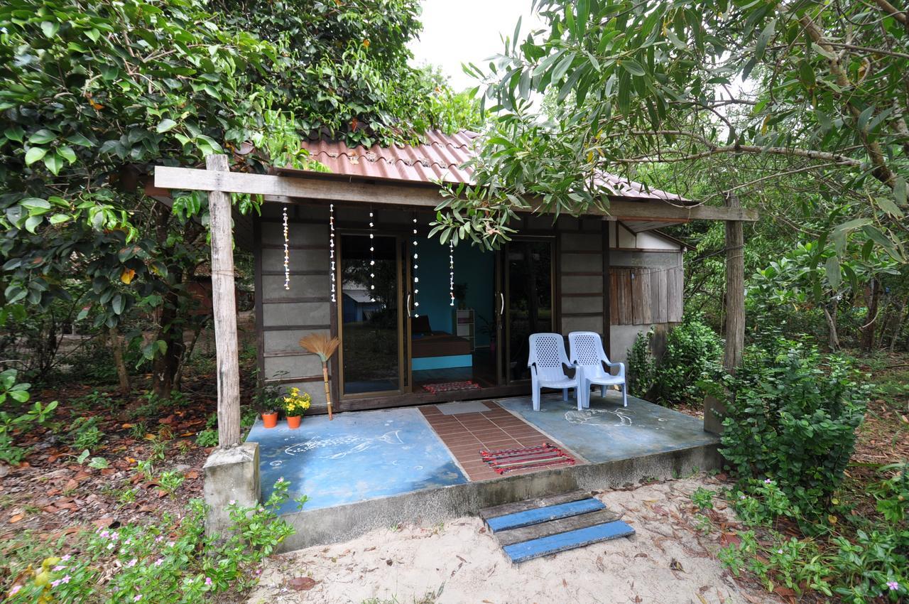 Phayam Friends Hotel Koh Phayam Exterior photo