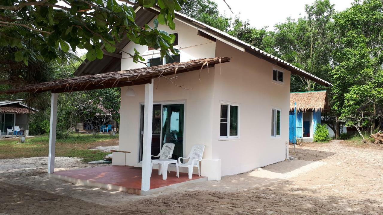 Phayam Friends Hotel Koh Phayam Exterior photo