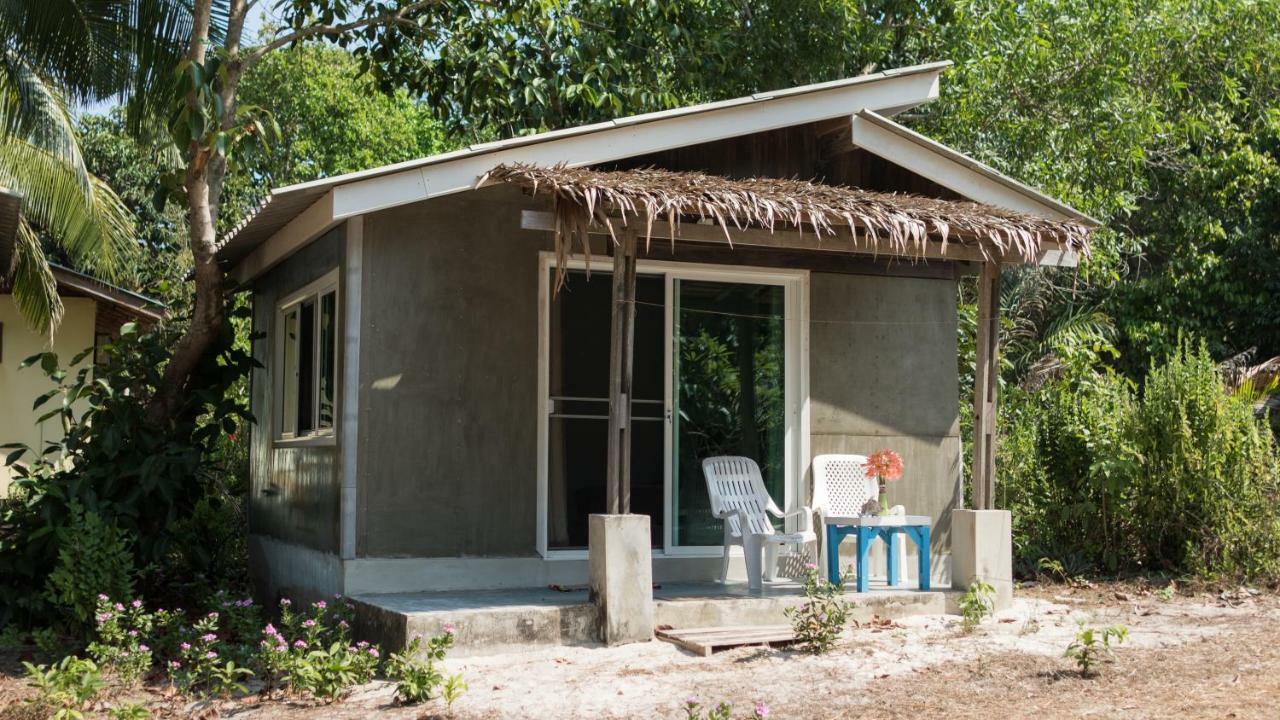 Phayam Friends Hotel Koh Phayam Exterior photo