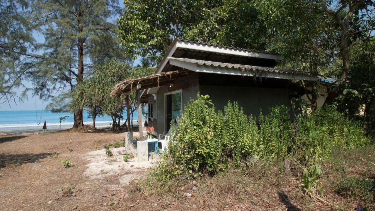 Phayam Friends Hotel Koh Phayam Exterior photo