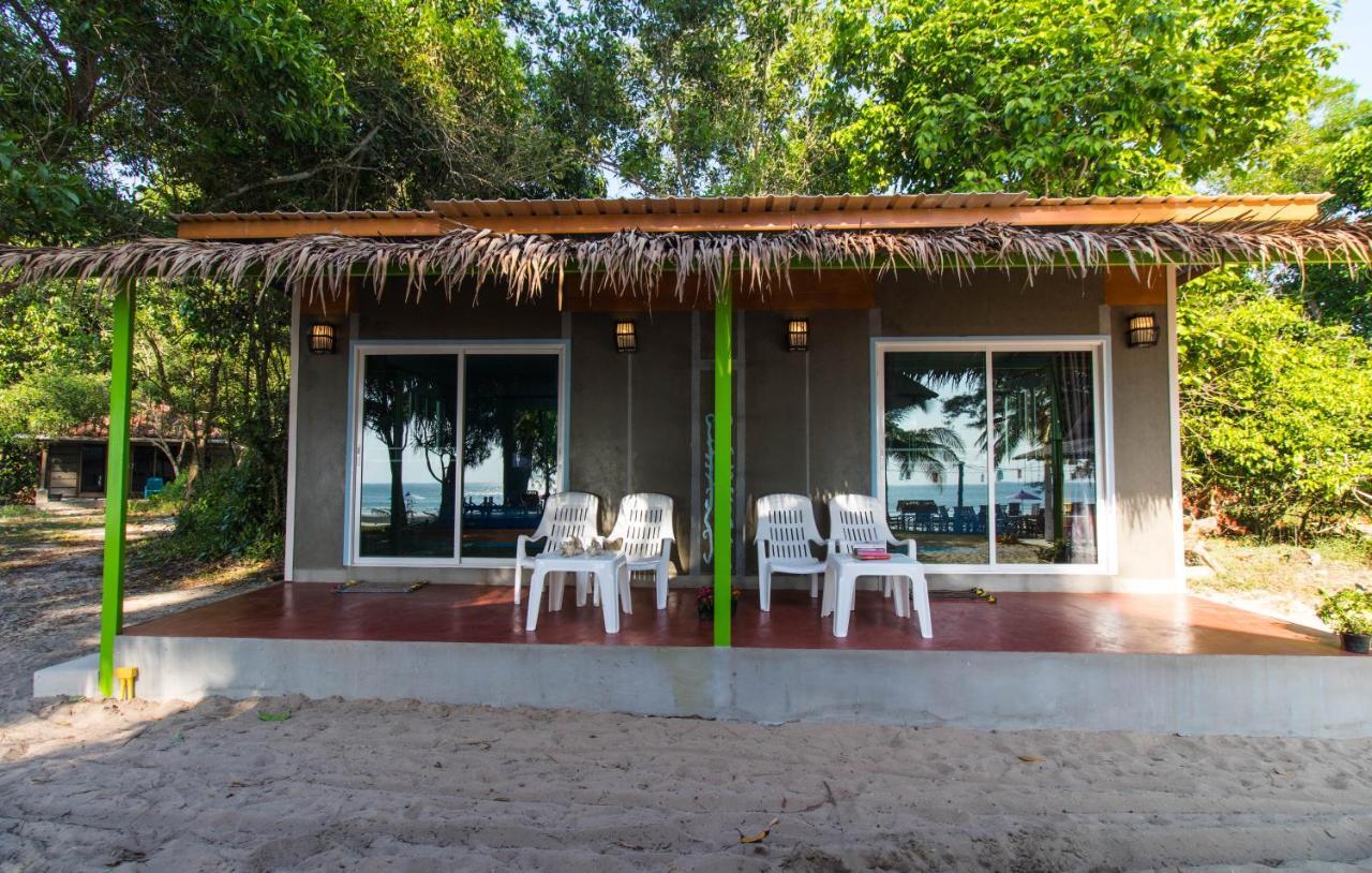 Phayam Friends Hotel Koh Phayam Exterior photo
